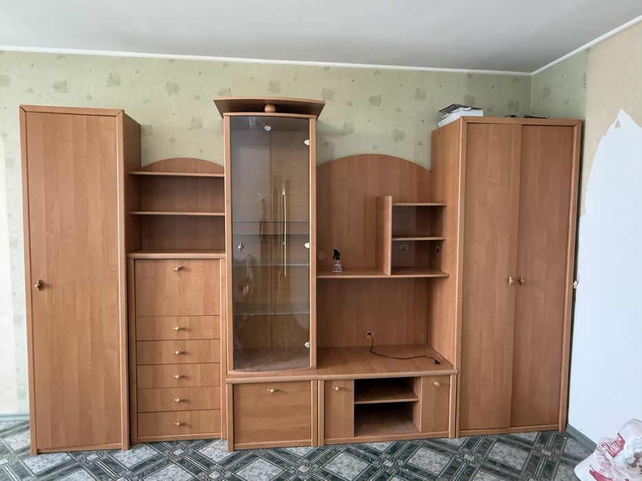 стенка шкаф в хорошому стані