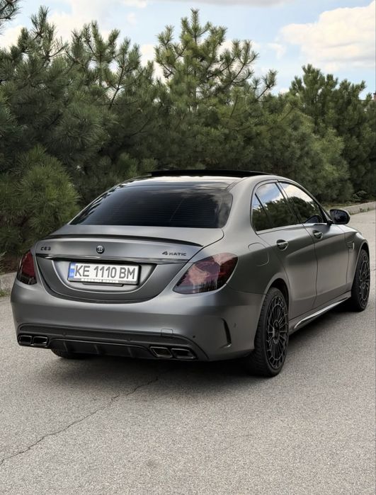 Mercedes-Benz C300 (переодет в C63 AMG)