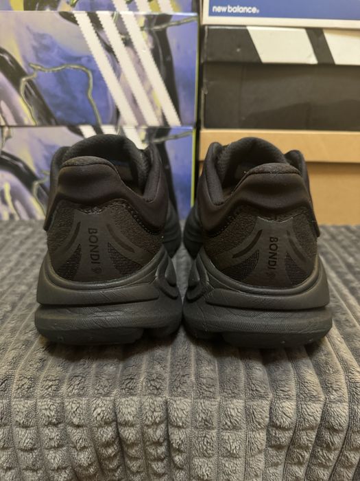 Чоловічі кросівки HOKA ONE ONE BONDI 9 41(26см) оригінал