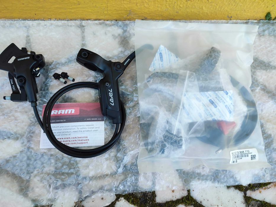 Par de travões Sram Level novos a estrear.