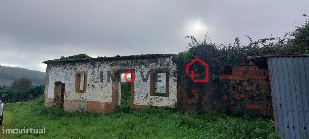 Ruína e terreno — Areias E Pias, Santarém