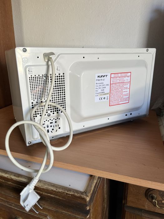 Micro ondas KUNFT modelo P70B17P-A3 como novo