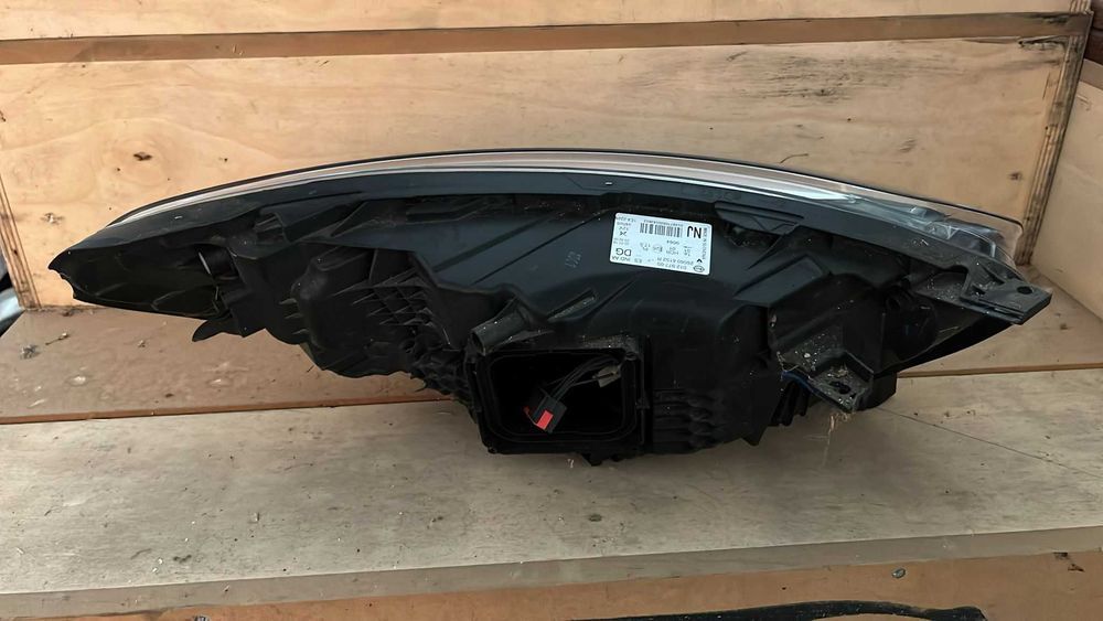 Farol esquerdo RENAULT CAPTUR