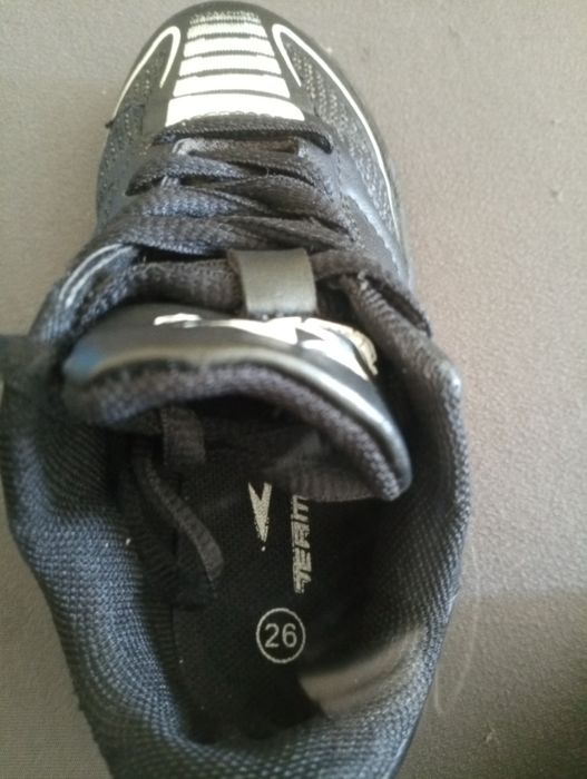 Conjunto Chuteiras n. 26 e casaco chuva/vento