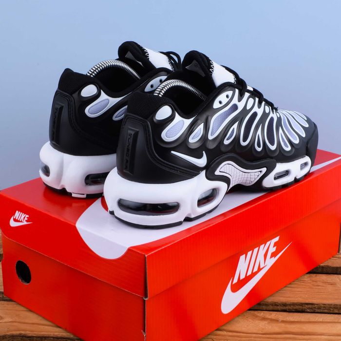 (1709) SALE Кросівки Nike Air Max TN Plus Drift чорні з білим (42 45)