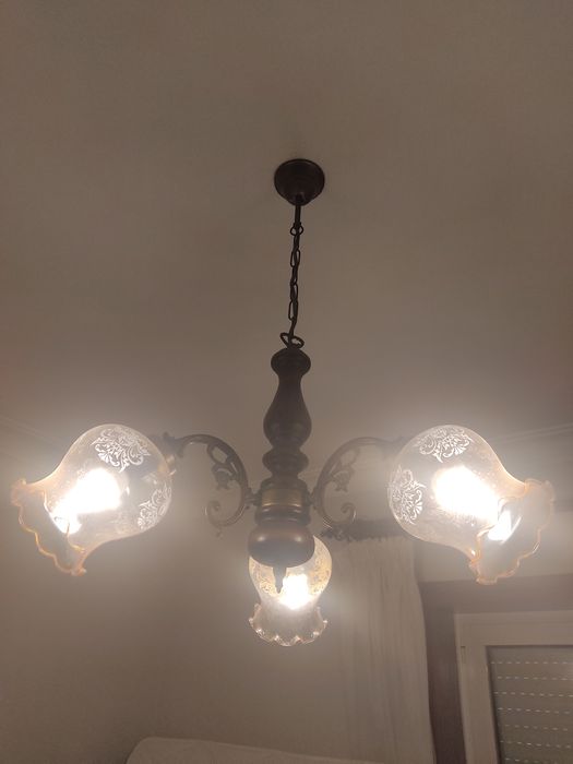 Candeeiro de uma e três lâmpadass