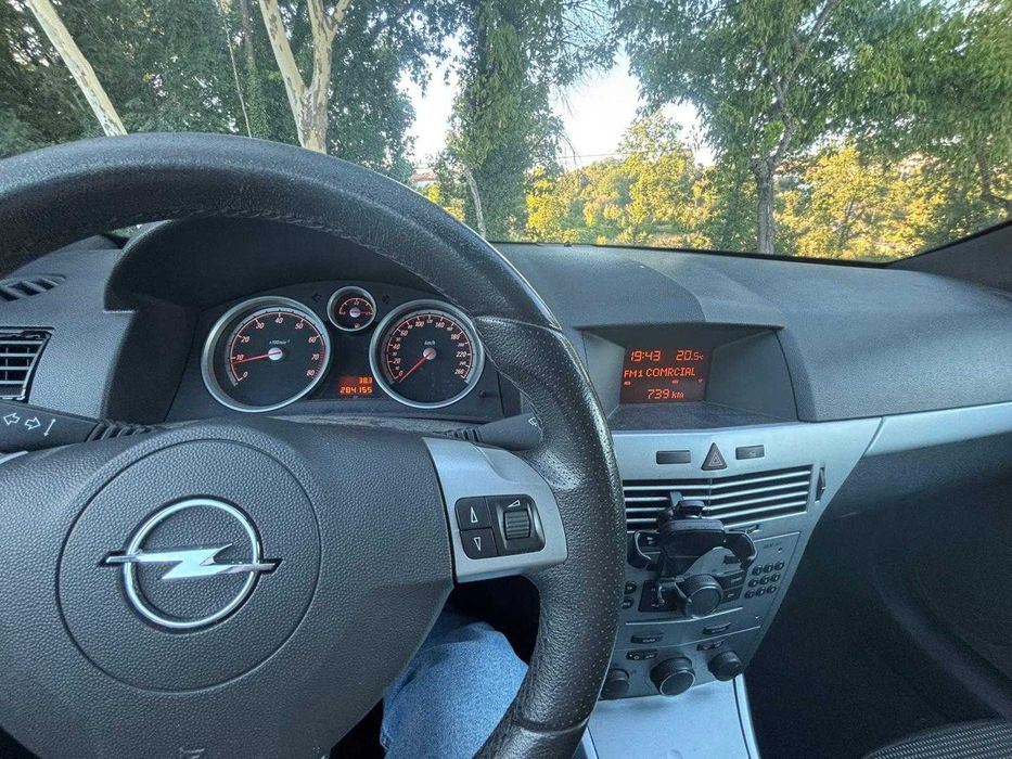 Opel Astra GTC 1.4 16V 90CV Gasolina de 2008 5 Lugares