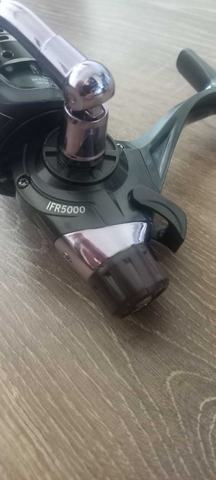 Карповая катушка с байтранером