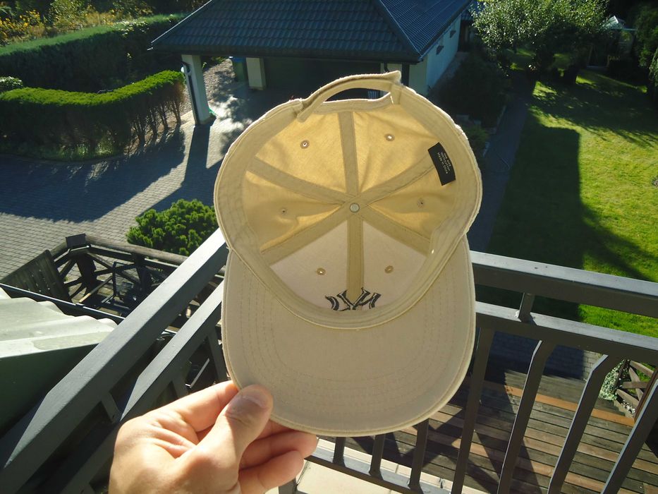 czapka z daszkiem NY New York Yankees jasna z granatowym logo