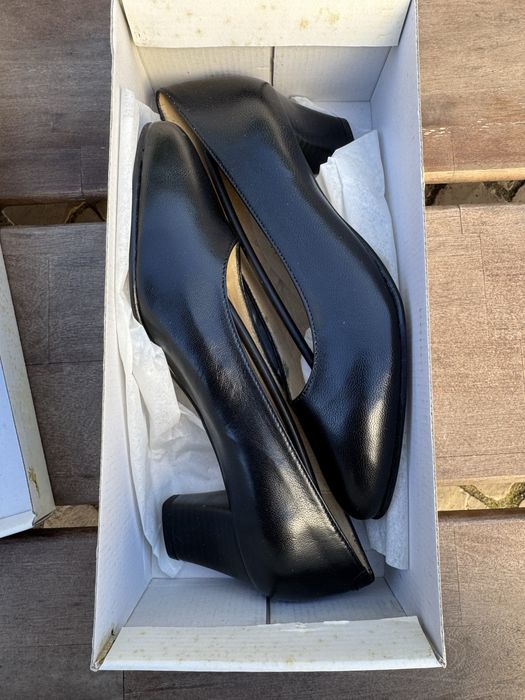 Sapatos salto pretos