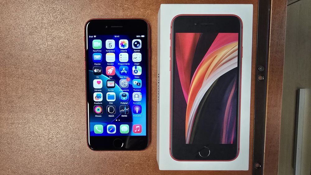 iPhone SE 2020 64GB czerwony, stan bdb
