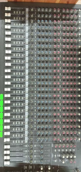 Mackie SR24.4 24x4x2 4-Bus Mixing Console