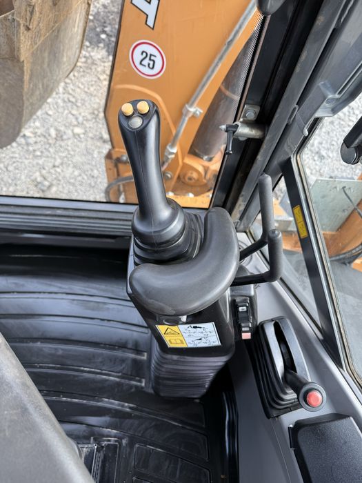 Екскаватор-навантажувач Case580 ST,2020