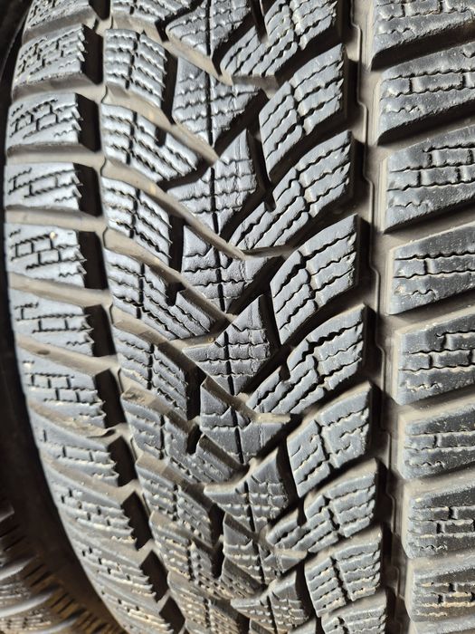 205/55/16 Dunlop komplet zima 8,7mm 19r