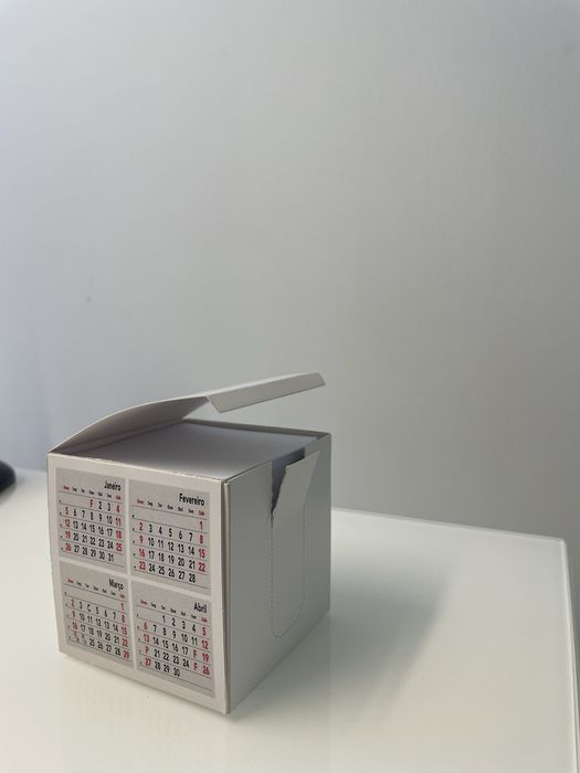 Mantenha-se organizado com o nosso calendario Cubo de 800 folhas