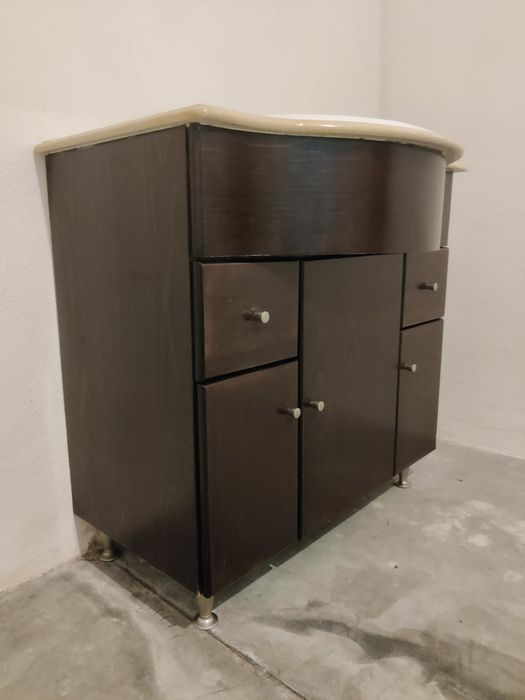 Móvel de 80 cm com lavatório cerâmico