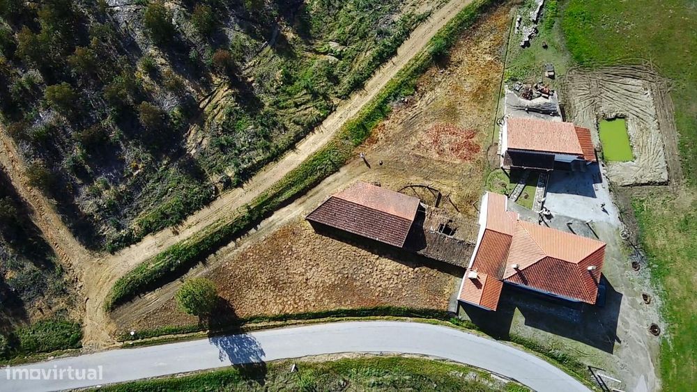 Terreno com 1.500m2 – Enxames, Fundão | Ruína e Palheiro — Enxames, Castelo Branco
