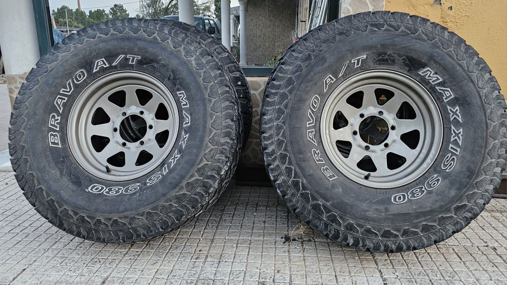 Vendo/Troco Jantes com Pneus 35x12.5R15