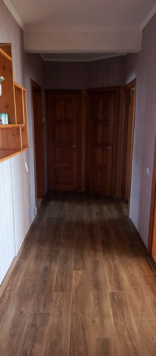 Продається трьох кімнатна квартира в центрі міста