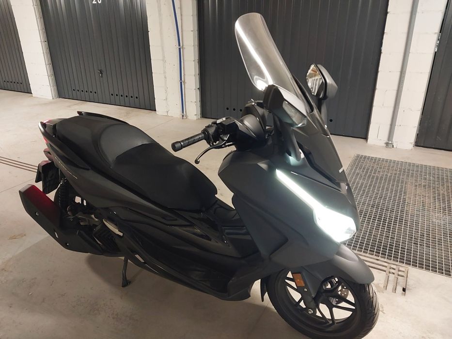 Skuter Honda Forza 125.