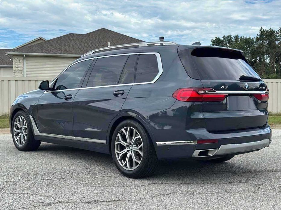 BMW X7      2021