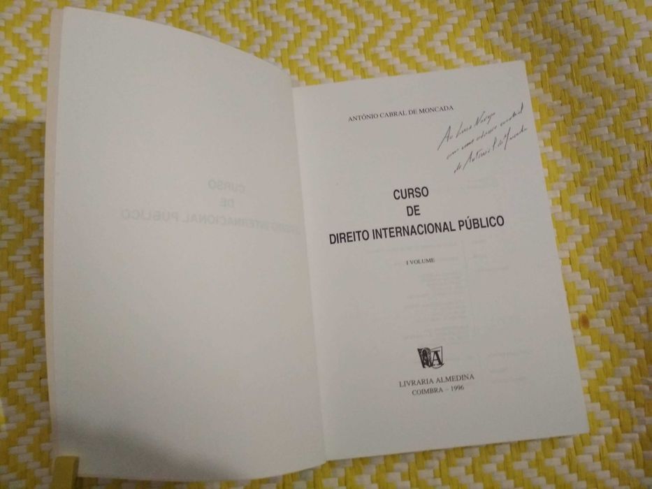Curso de direito internacional público
de António Cabral Moncada