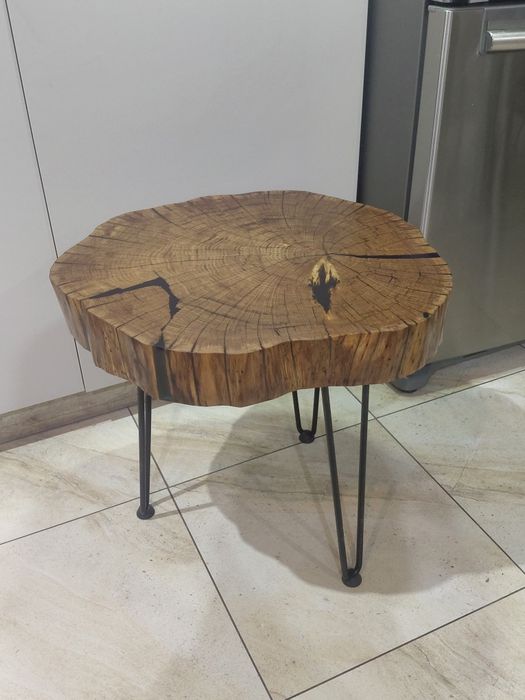 Stolik kawowy dębowy z żywicą epoksydową