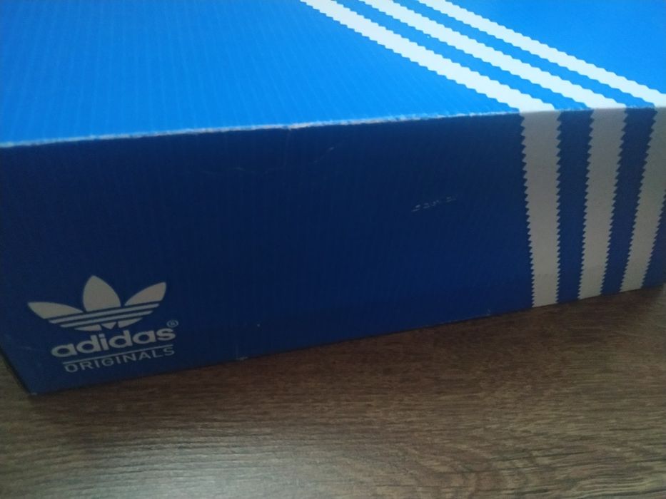 Кросівки Adidas оригінал,шкіряні