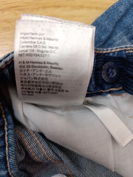 Джинсові шорти H&M &Denim на 10-11 років.
Пояс (гумка-утяжка + спереду