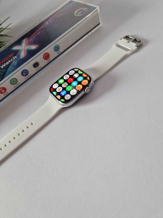 Nowy smartwatch biały