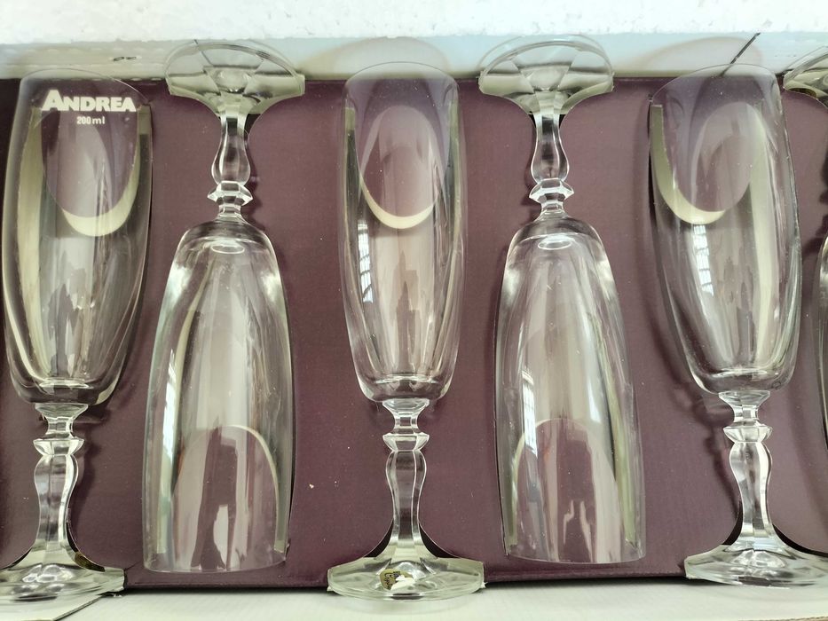 Conjunto de 48 copos de cristal Andrea