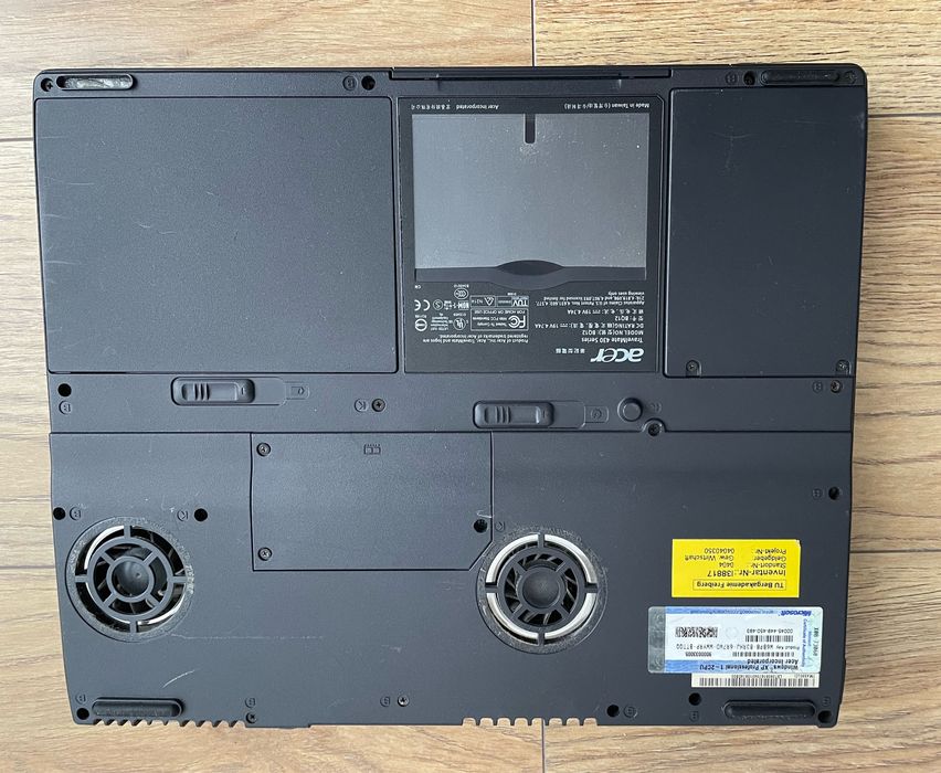 Laptop Ati mobile 7500 windows xp retro pentium 4