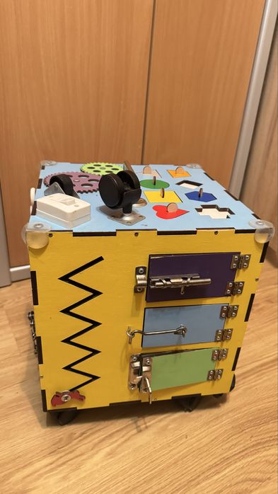 Бизикуб детский б/у