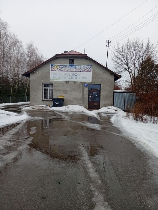 Do wynajęcia budynek  wraz z placem utwardzonym.