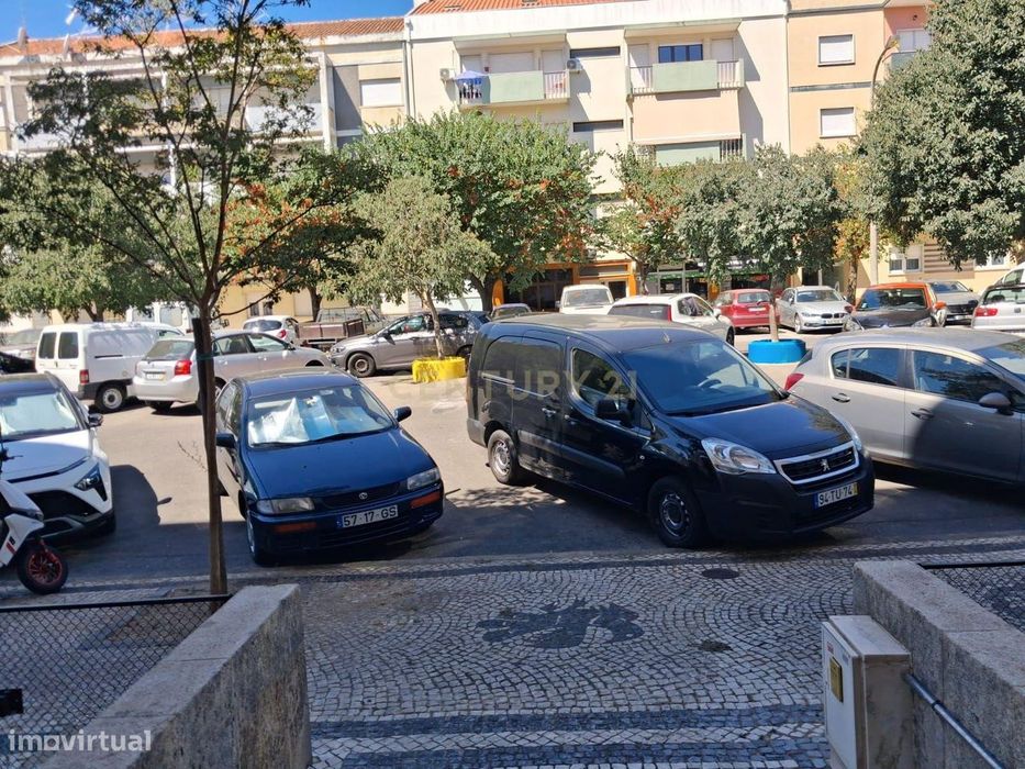 Apartamento para “ARRENDAMENTO”, de tipologia T3, com 1 WC, varanda co