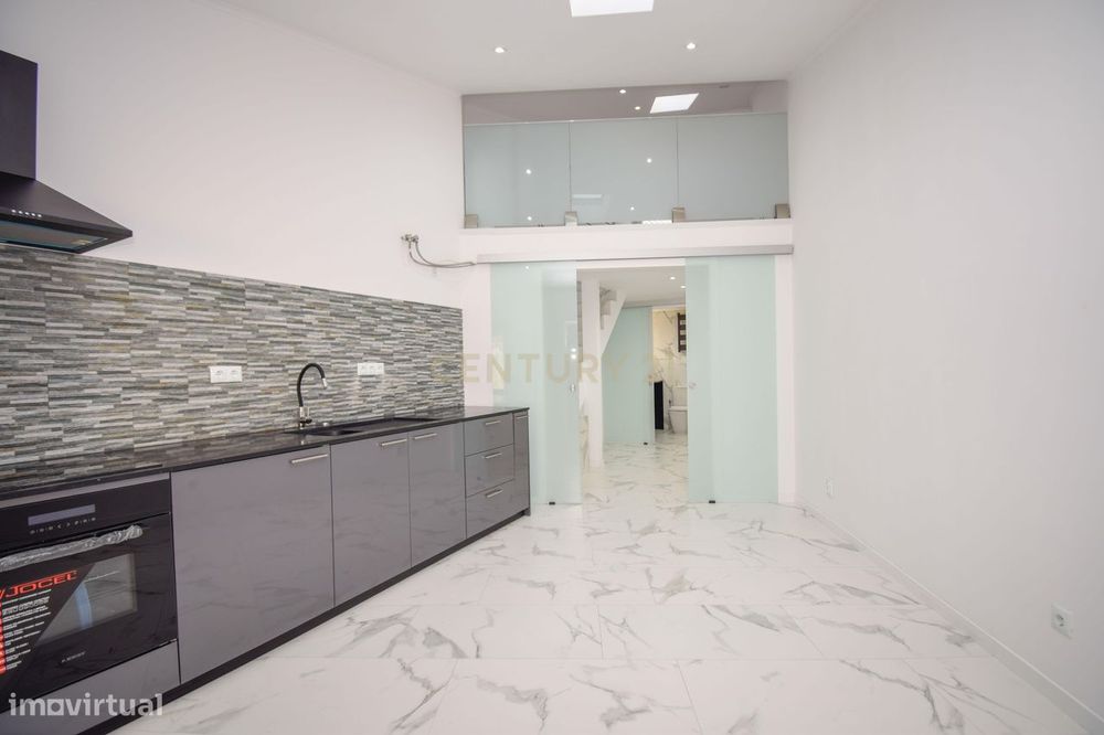 Oportunidade para Investidores – 2 Apartamentos T1 Remodelados e a Est