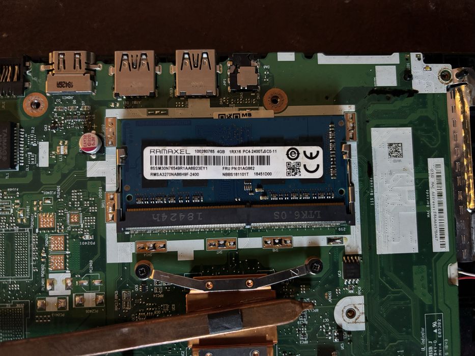 Ноутбук Lenovo Ideapad 330  на запчастини Amd e2 9000 radeon R2 2c+2g