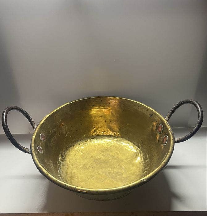 panela larga em latão