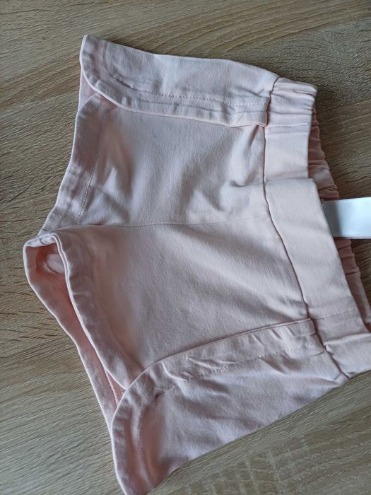 Krótkie spodenki rozmiar 12-18 msc