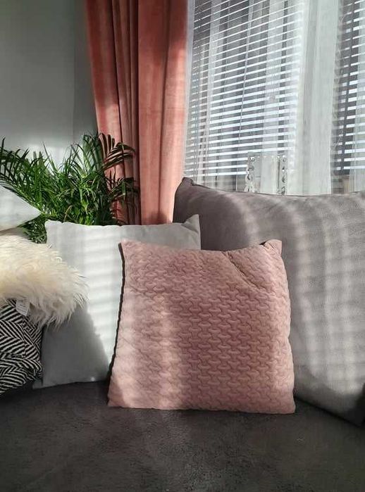 Różowa poszewka na poduszkę welur