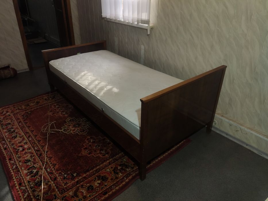 Кровать полуторная