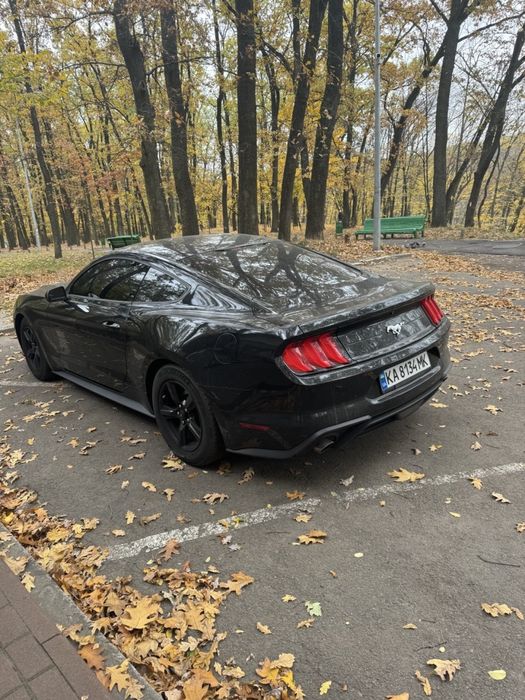 Ford Mustang 2018 року