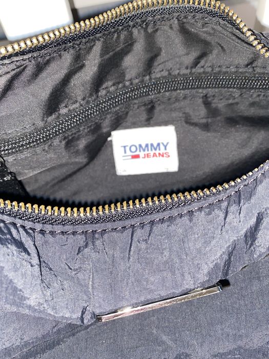 Сумка Tommy Jeans SHOULDER BAG