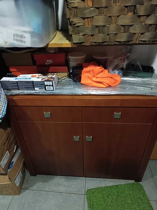 Sapataria com vidro por cima