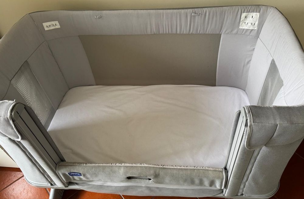 Chicco Next2Me Forever - Ash Grey com caixa em ótimo estado até aos 4 anos