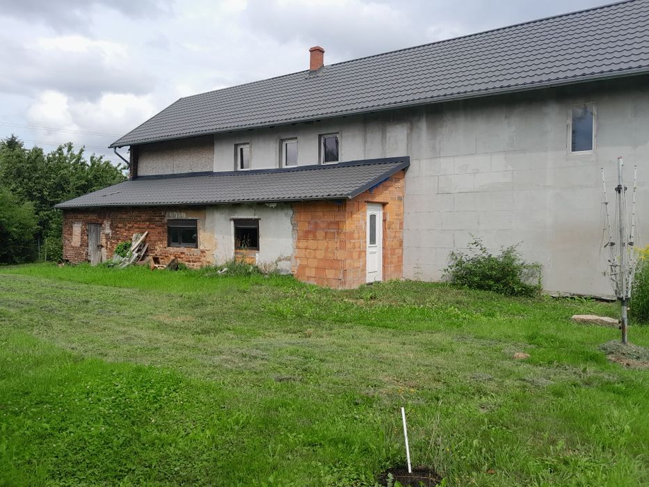 Duzy dom w pięknej okolicy