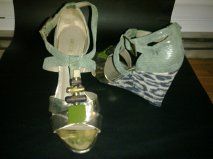 Sapatos de luxo exclusivos como novos