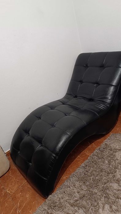 Chaise longe preto semi novo