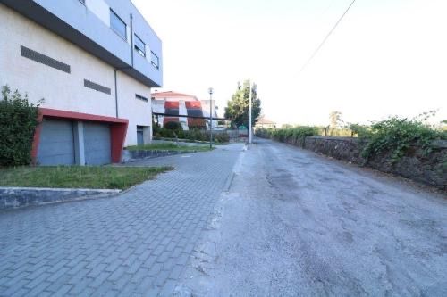 Arrenda se armazem com 125 m2