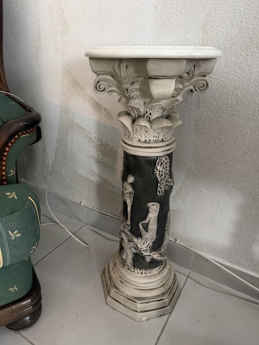 Coluna decorativa em pedra Mármore